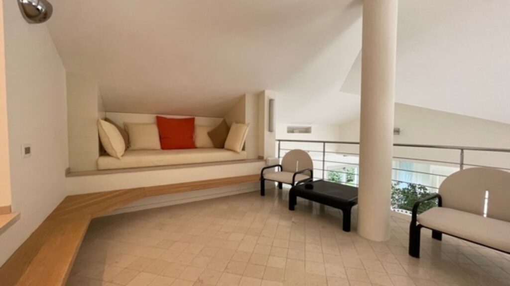 Beautiful villa with swimming pool