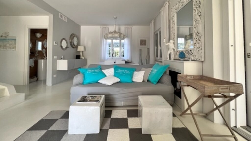 Beautiful villa with swimming pool near the center of Forte dei Marmi