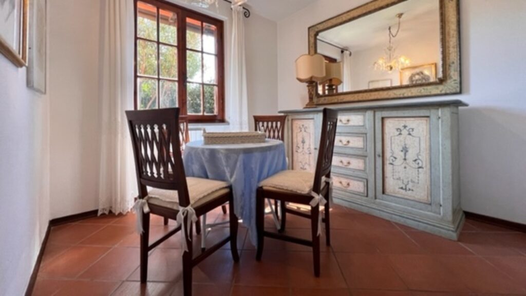 Villetta bifamiliare con piscina