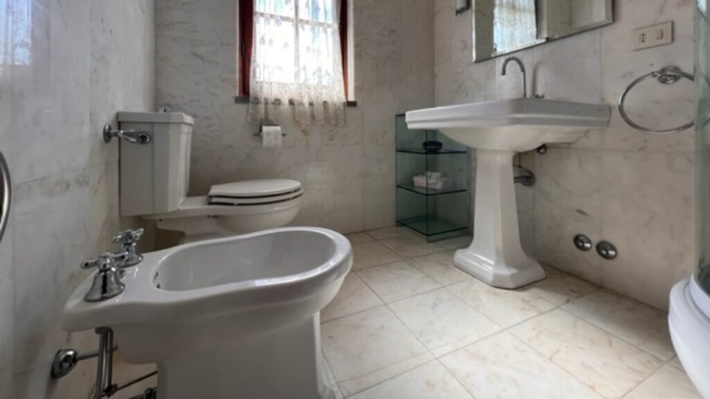 Villetta bifamiliare con piscina