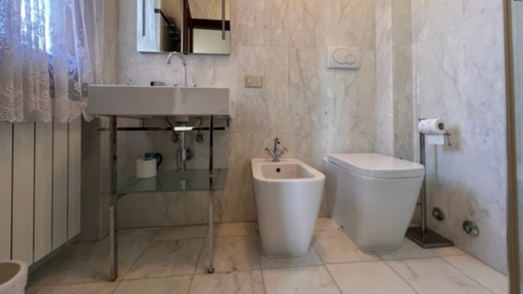 Villetta bifamiliare con piscina