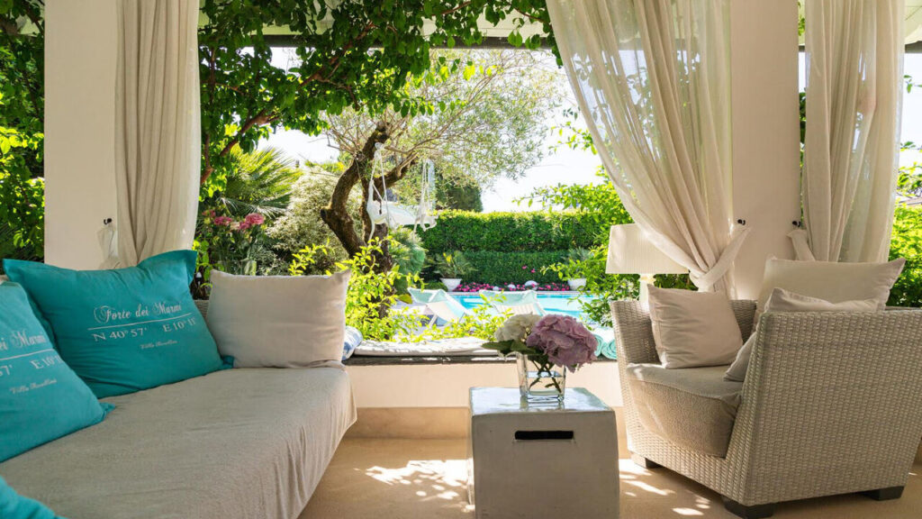 Villa con piscina in zona residenziale