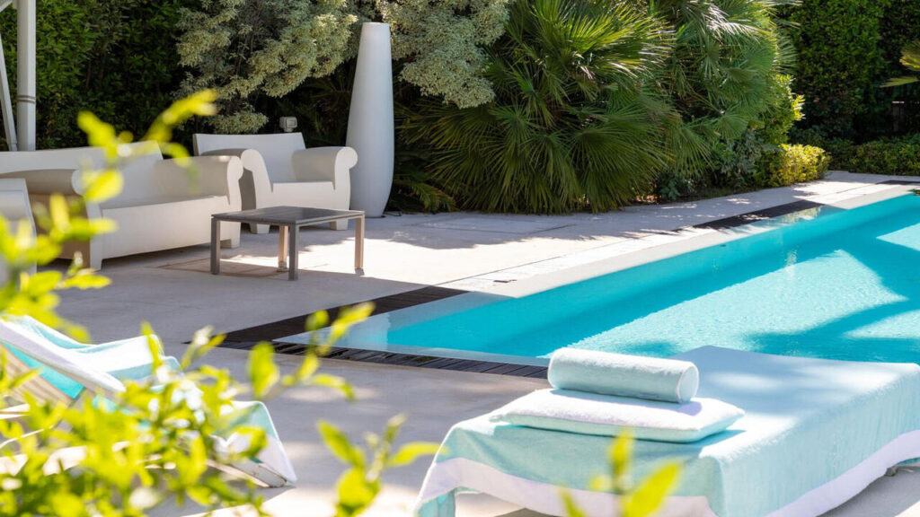 Villa con piscina in zona residenziale