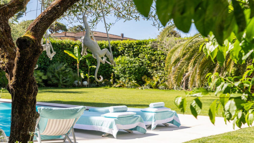 Villa con piscina in zona residenziale