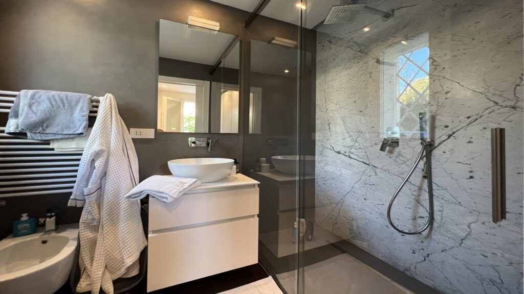 Elegante villa con jacuzzi esterna
