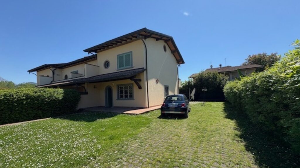 Villetta bifamiliare completamente rinnovata