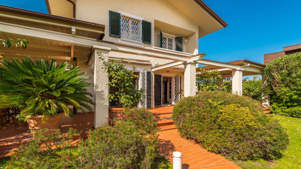 Villa alle spalle del centro di Forte dei Marmi disponibile anche per locazioni settimanali
