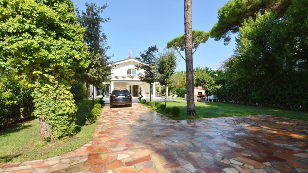 Elegante villa in prestigiosa zona residenziale