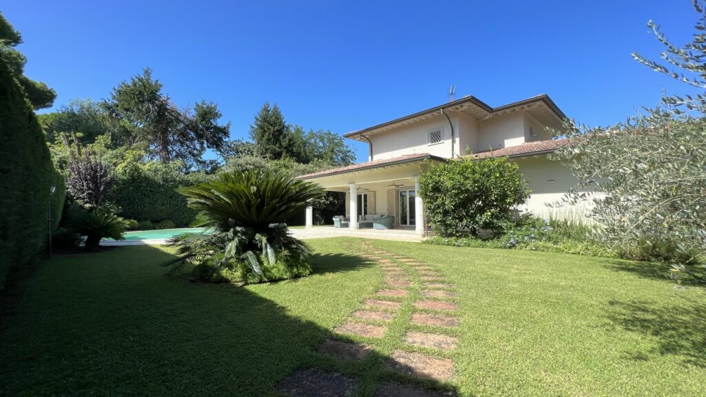 Villa con piscina completamente rinnovata