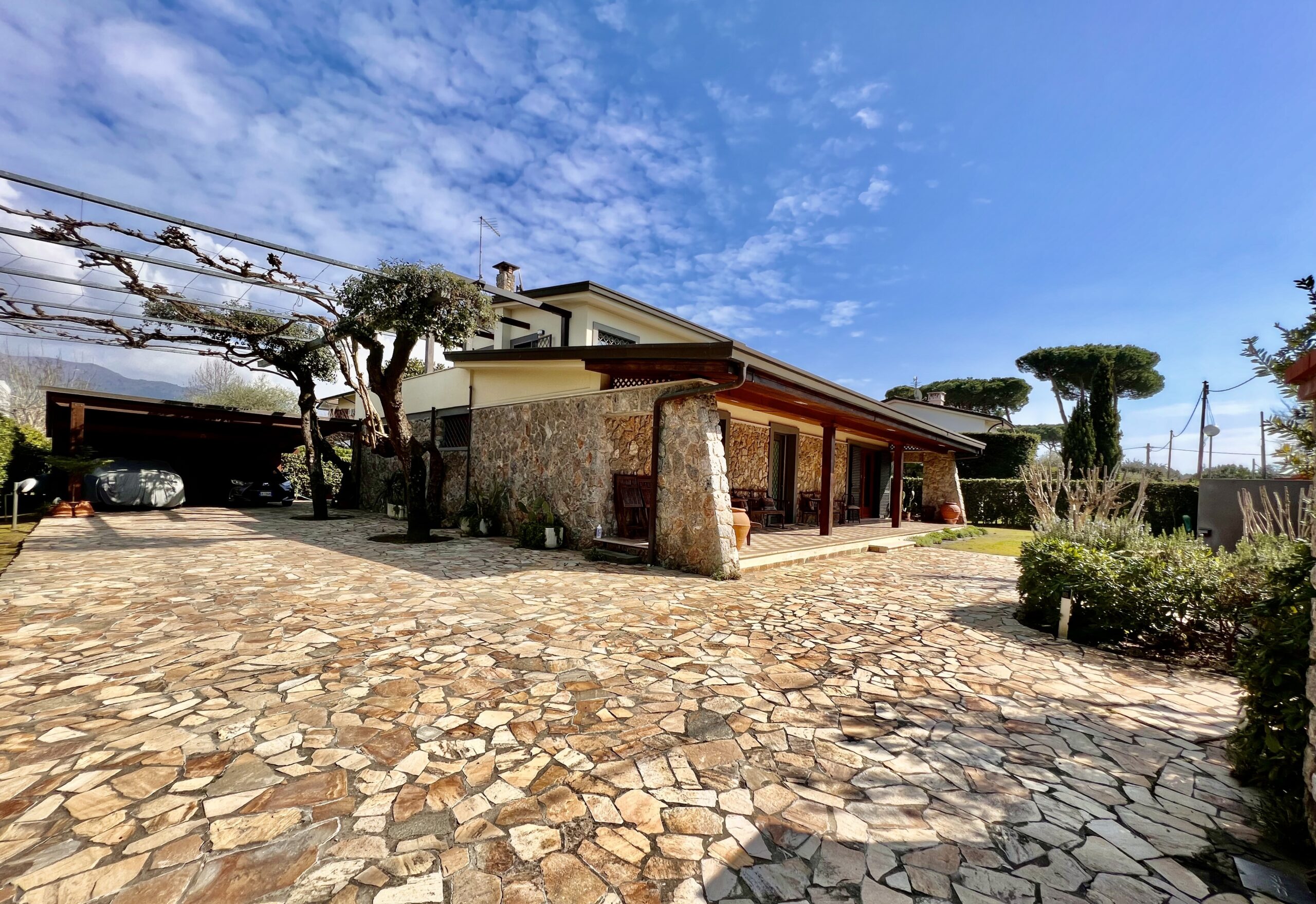Villa con piscina interna