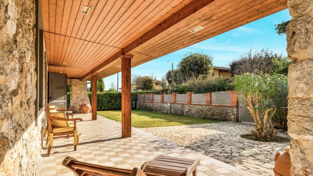 Villa con piscina interna