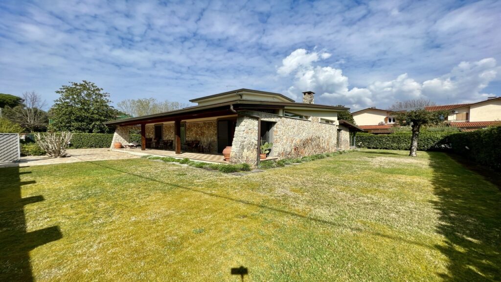 Villa con piscina interna