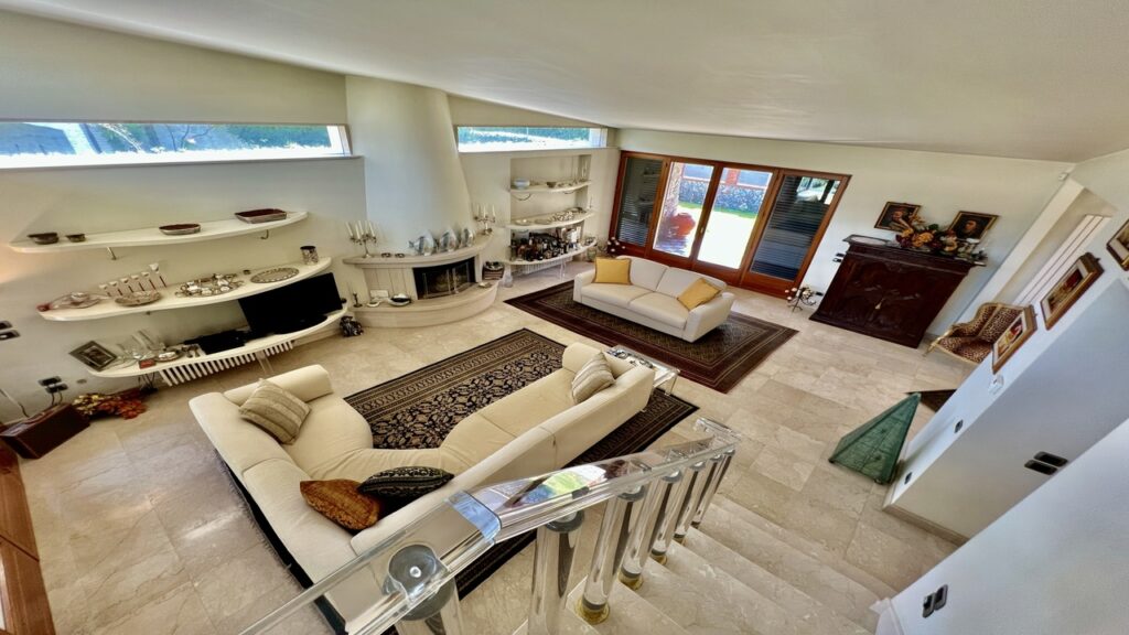 Villa con piscina interna