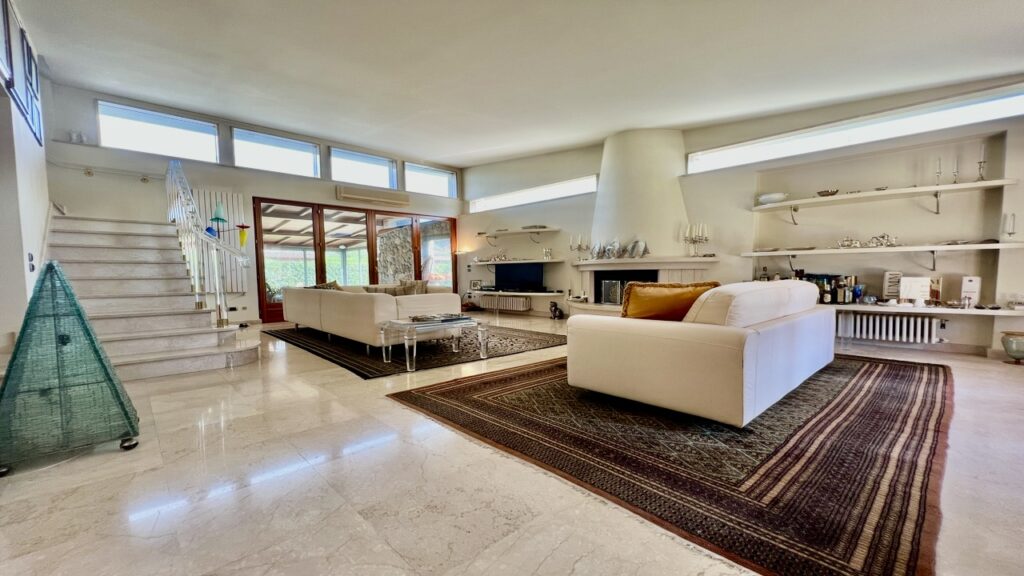 Villa con piscina interna