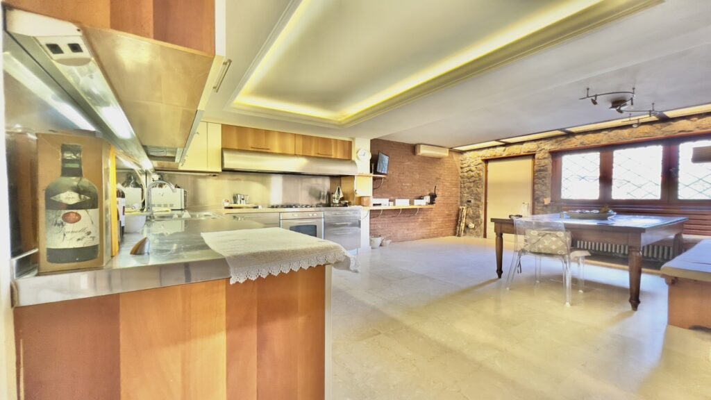 Villa con piscina interna