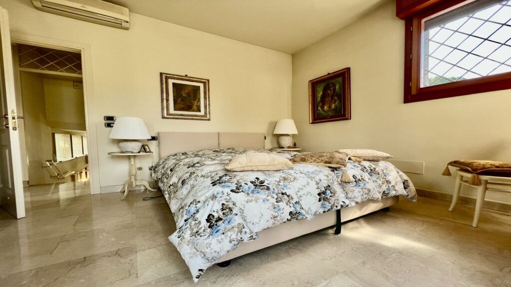 Villa con piscina interna