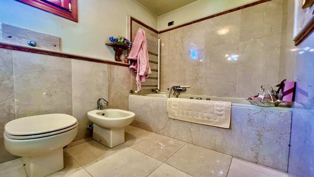 Villa con piscina interna