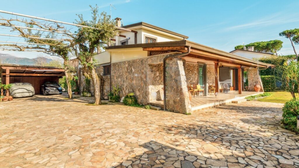Villa con piscina interna